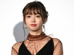 『羊とオオカミの恋と殺人』完成披露舞台挨拶に登場した江野沢愛美