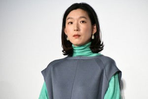 『羊とオオカミの恋と殺人』完成披露舞台挨拶に登場した江口のりこ