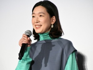 『羊とオオカミの恋と殺人』完成披露舞台挨拶に登場した江口のりこ