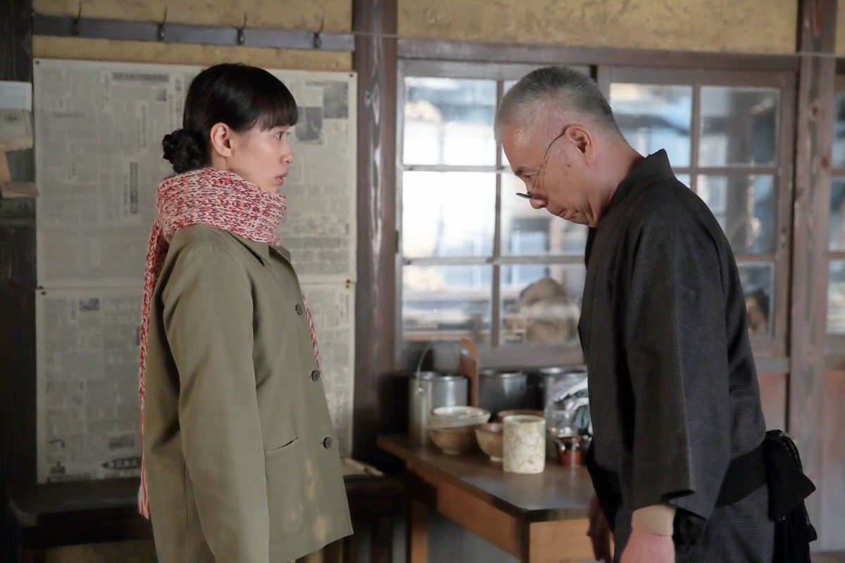 来週の『スカーレット』 “喜美子”戸田恵梨香はイッセー尾形に“弟子入り”を頼むが…