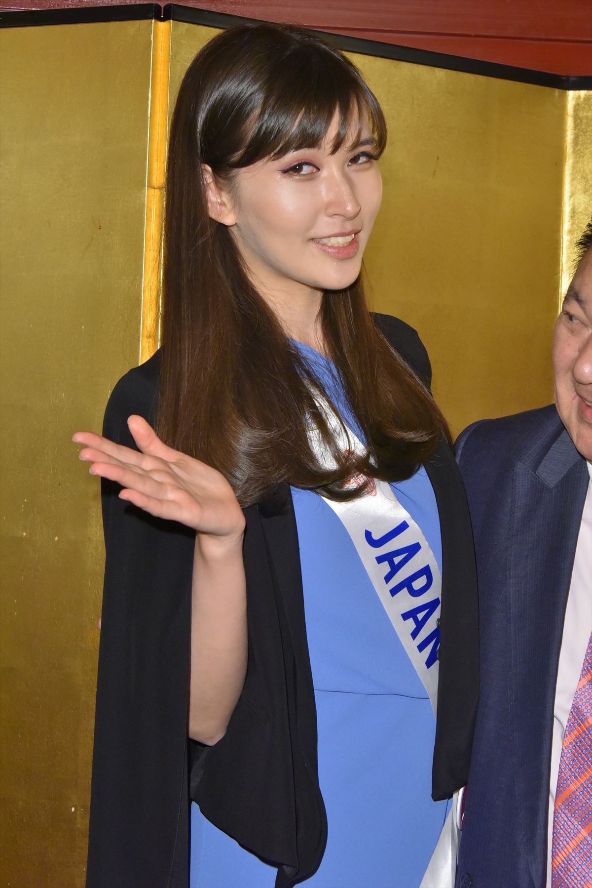 ミス・インターナショナル日本代表・岡田朋峰、世界の美女たちとすしざんまい訪問！