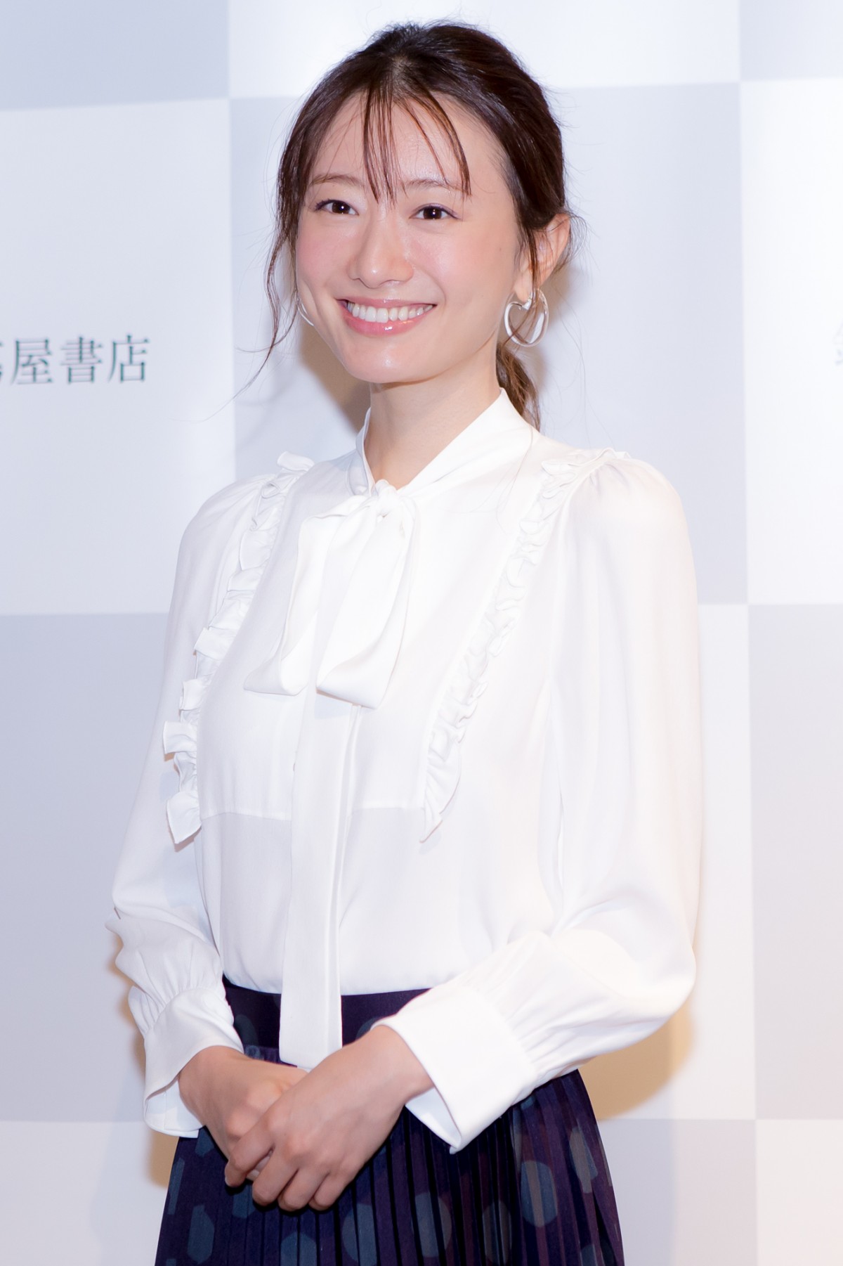 松本まりか、15年ぶりの写真集に「不安もありました」　感極まって涙も
