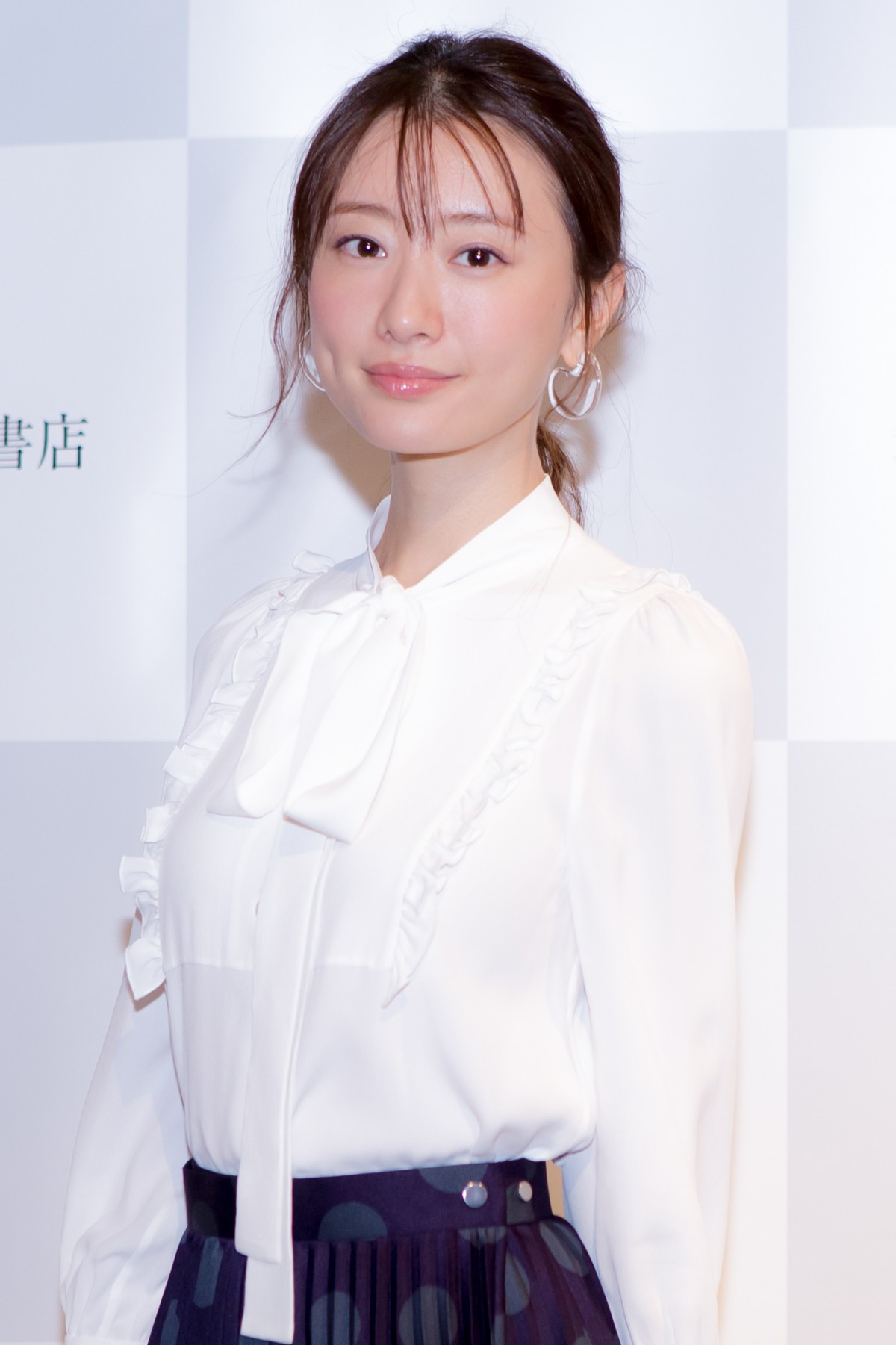 松本まりか、15年ぶりの写真集に「不安もありました」　感極まって涙も