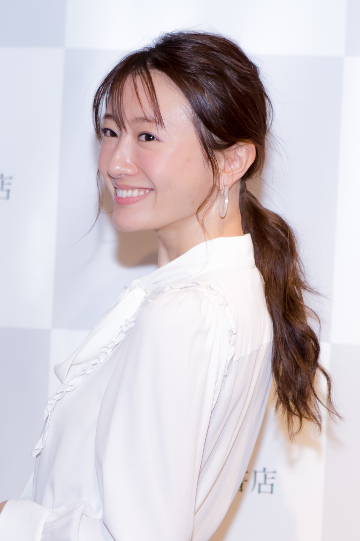 松本まりか、15年ぶりの写真集に「不安もありました」　感極まって涙も