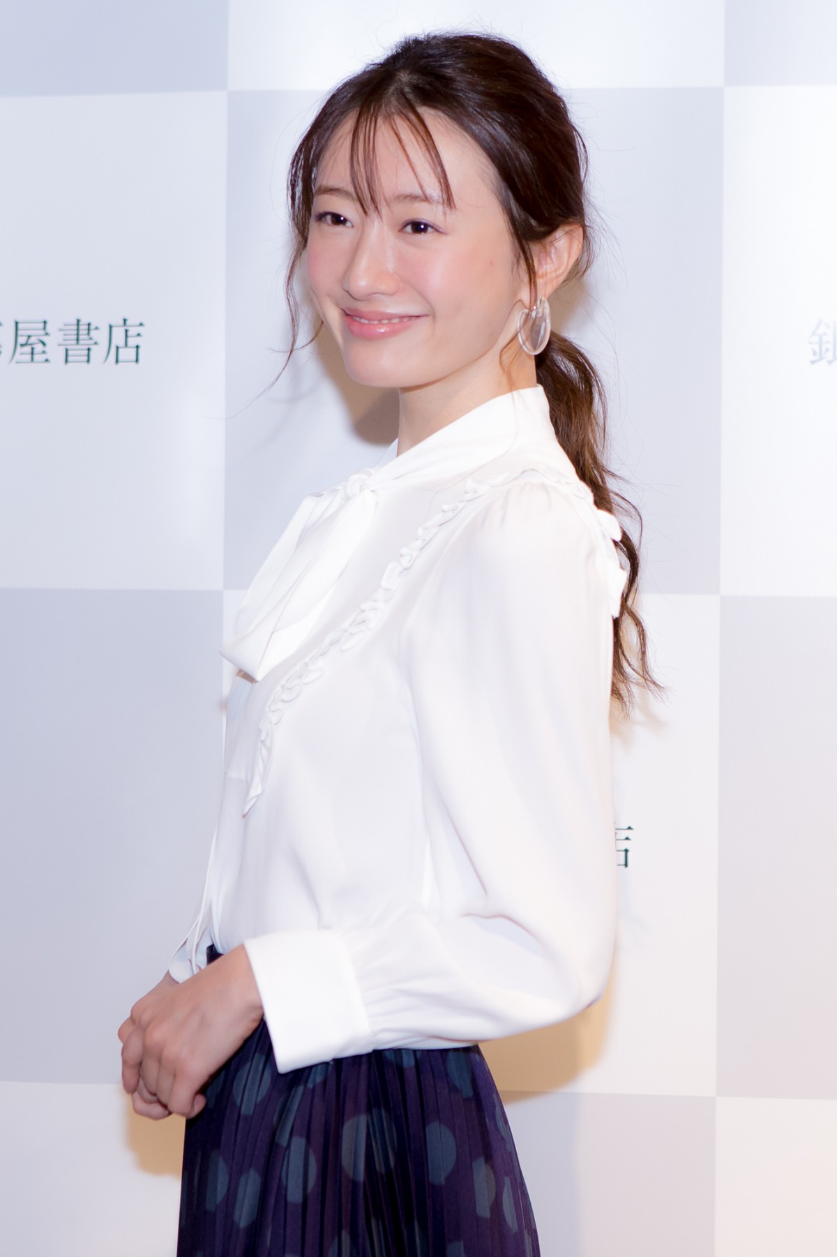 松本まりか、15年ぶりの写真集に「不安もありました」　感極まって涙も