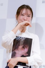 写真集『月刊松本まりか 汀』発売イベントに登場した松本まりか