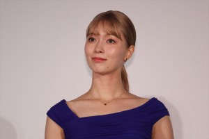 『午前0時、キスしに来てよ』リアル・シンデレライベント＆完成披露舞台挨拶に登場した八木アリサ