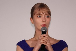 『午前0時、キスしに来てよ』リアル・シンデレライベント＆完成披露舞台挨拶に登場した八木アリサ