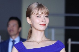 『午前0時、キスしに来てよ』リアル・シンデレライベント＆完成披露舞台挨拶に登場した八木アリサ