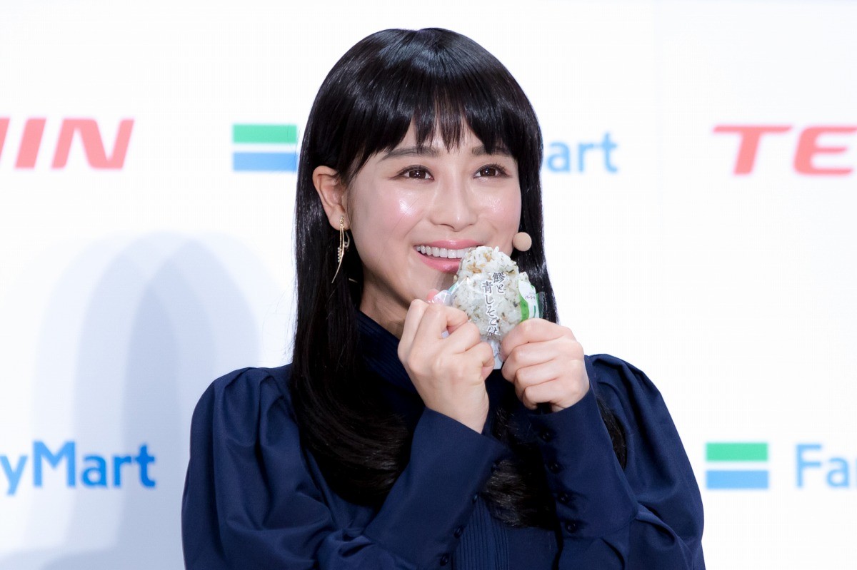 ゆきぽよ、黒髪ロングに激変！ 「55歳で終わるって」“余命宣告”にも言及