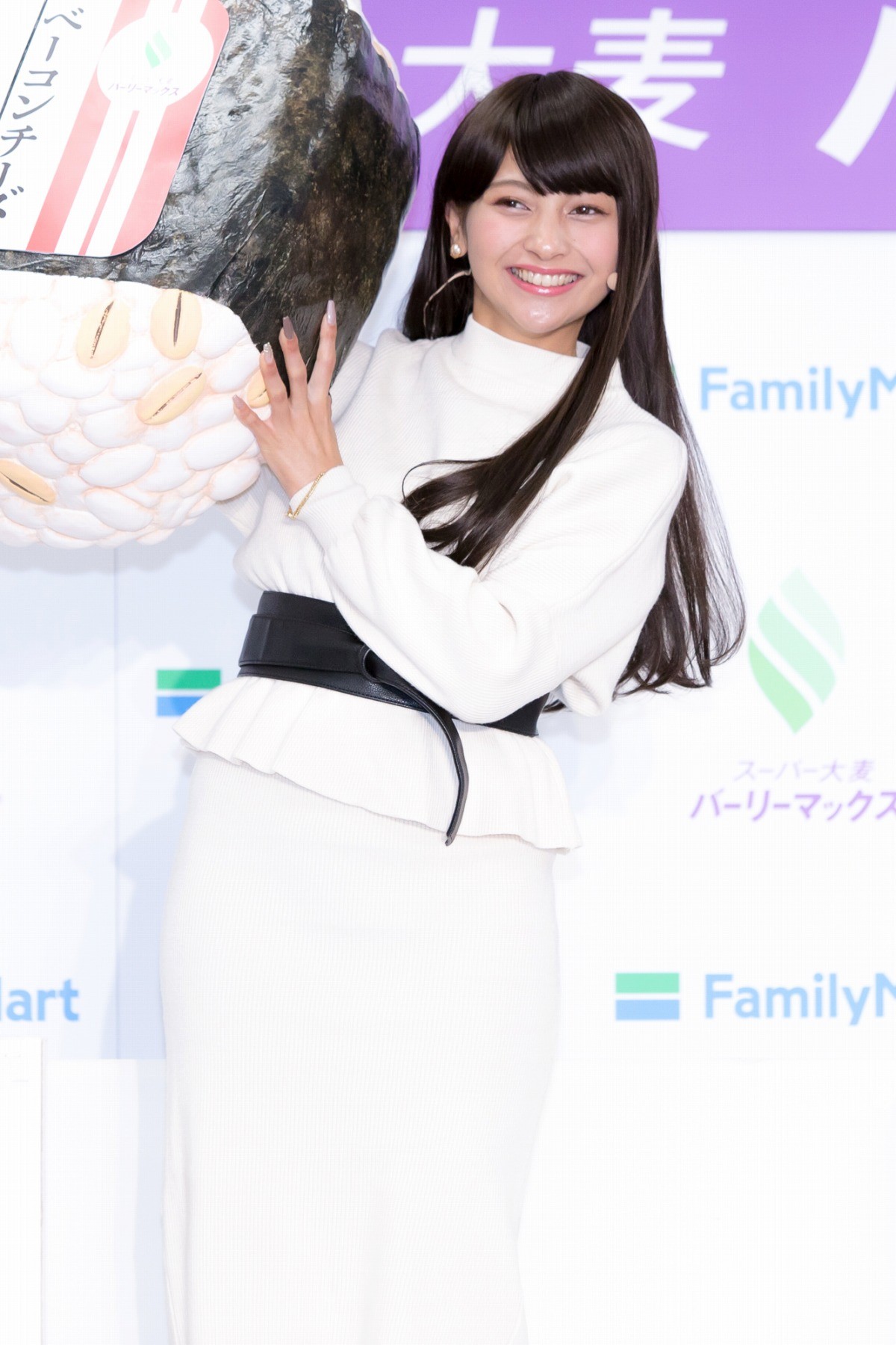 ゆきぽよ、黒髪ロングに激変！ 「55歳で終わるって」“余命宣告”にも言及