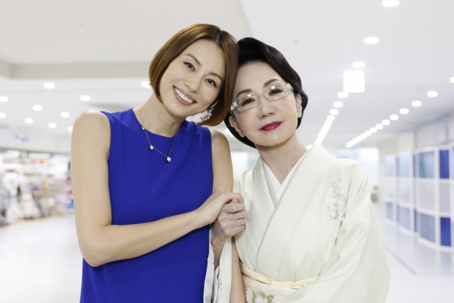 テレビ朝日開局60周年記念『ドクターX～外科医・大門未知子～』（左から）主演の米倉涼子と5年ぶりに再登場する岩下志麻