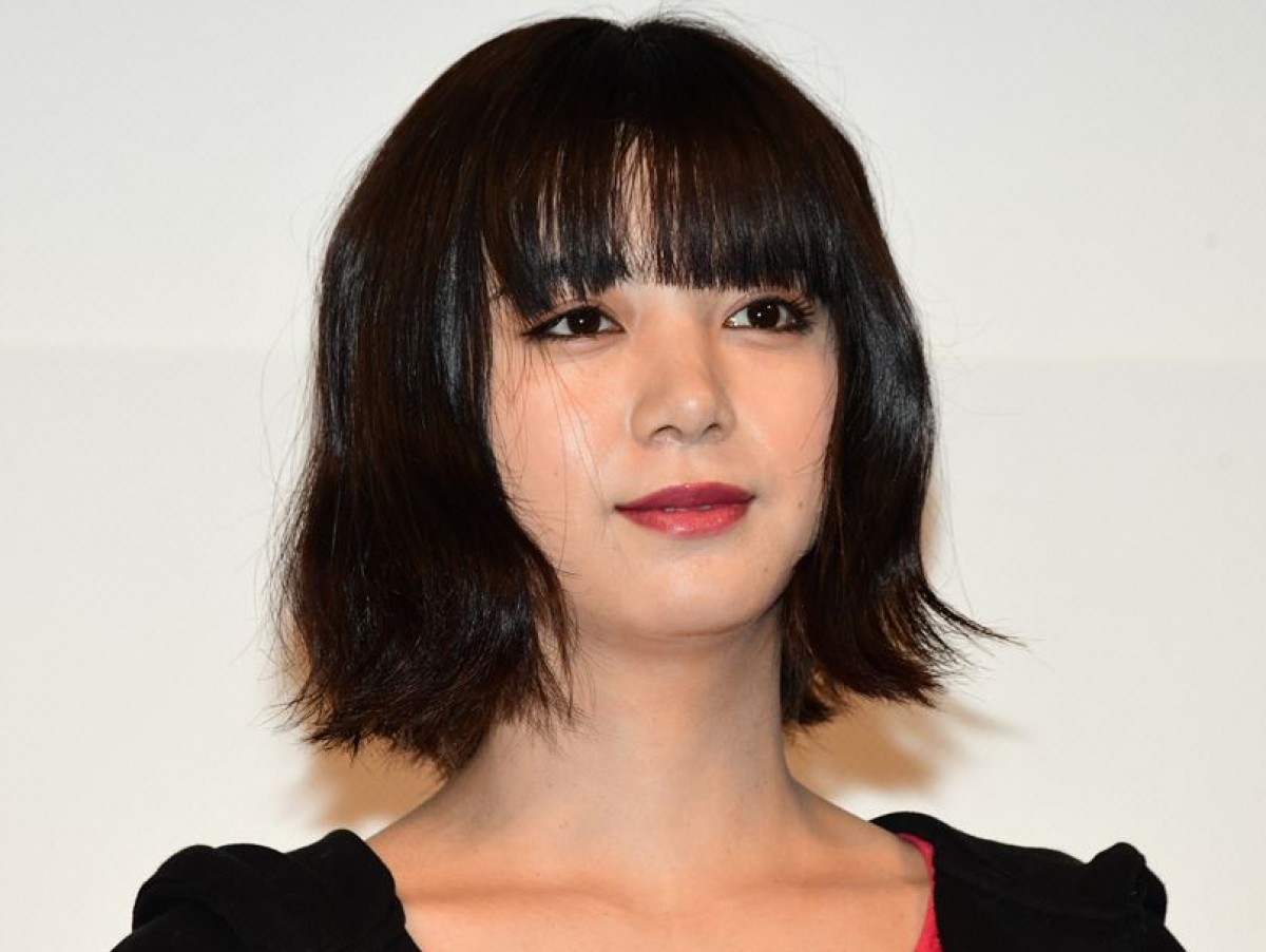 池田エライザ、貴重な“でこっぱち”ショット公開 「どんな髪型でも美人」と反響