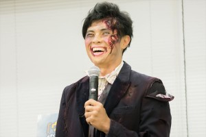 『ゾンビランド：ダブルタップ』イベントに登場した小島よしお