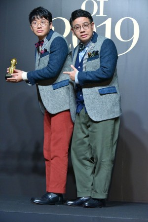 （左から）「The Mavericks of 2019」に登場した亜生（ミキ）、昴生（ミキ）