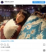 振り向いて「眠いね〜」 おねむな浜辺美波… ※『屍人荘の殺人』インスタグラム