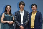 『いのちスケッチ』公開記念舞台挨拶に登壇した（左から）藤本泉、佐藤寛太、瀬木直貴監督