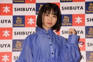 来栖りん、1stメジャー写真集『Lakka』発売記念サイン本お渡し会に登場