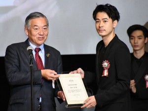 第11回TAMA映画賞授賞式に登場した成田凌