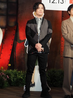 映画『ぼくらの7日間戦争』完成報告会見に登場した鈴木達央