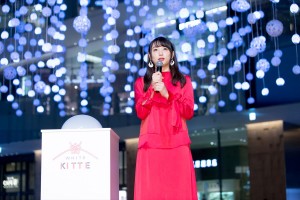 「WHITE KITTE」点灯式に登場した桜井日奈子