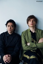 城田優写真集『Sonador Yu Shirota 20th Anniversary Book』で対談した（左から）山田孝之と城田優