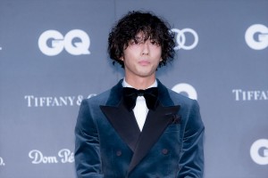 「GQ MEN OF THE YEAR 2019」授賞式・記者発表会に登場した賀来賢人