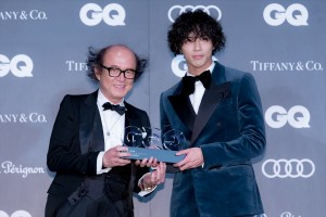 「GQ MEN OF THE YEAR 2019」授賞式・記者発表会に登場した賀来賢人