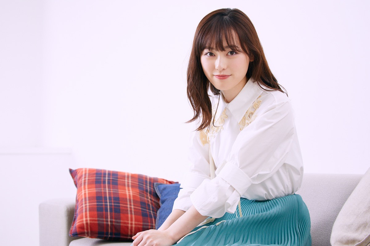 福原遥、取材現場での素顔　スタッフから「眠り姫みたい」の声