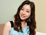 【写真】足立梨花、ウエディングドレス姿を一挙公開「どのドレスがいい？」ファン絶賛「綺麗」