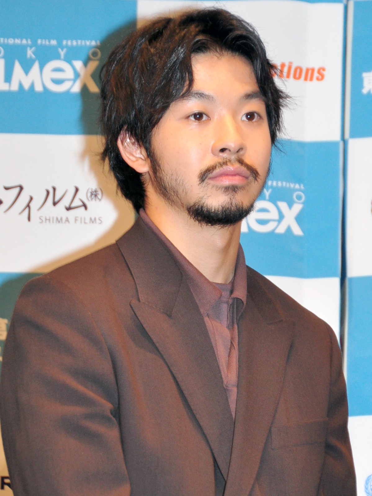 元乃木坂46・衛藤美彩、華やかなドレス姿で登場　結婚後初の公の場で輝く笑顔