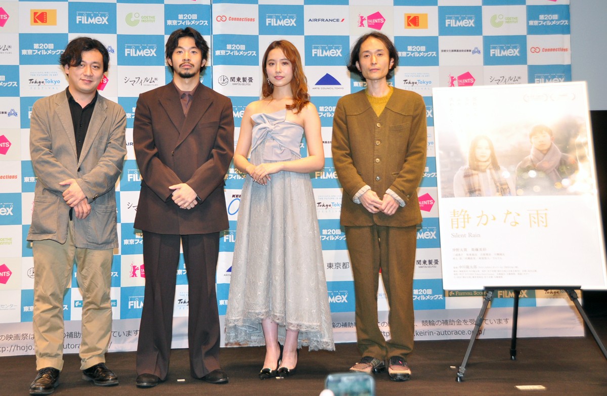 元乃木坂46・衛藤美彩、華やかなドレス姿で登場　結婚後初の公の場で輝く笑顔