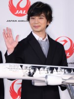 「JAL A350 嵐特別塗装機」お披露目会に登場した松本潤