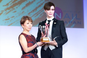 『ネイルクイーン 2019 授賞式』に出席したMatt