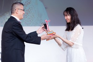 『ネイルクイーン 2019 授賞式』に出席した大友花恋