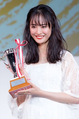 『ネイルクイーン 2019 授賞式』に出席した大友花恋