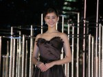 【写真】新木優子、美デコルテ披露！　総額“1億5000万円”の衣装でイルミネーション点灯式に登場