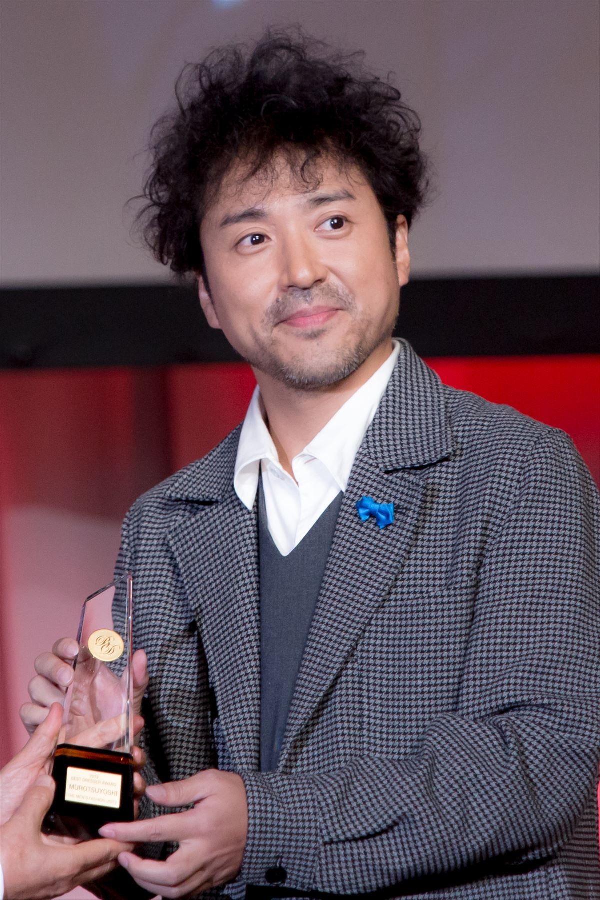 杏、働く母親たちへエール　ムロツヨシらとベストドレッサー受賞
