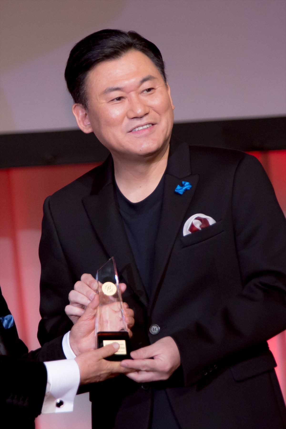 杏、働く母親たちへエール　ムロツヨシらとベストドレッサー受賞