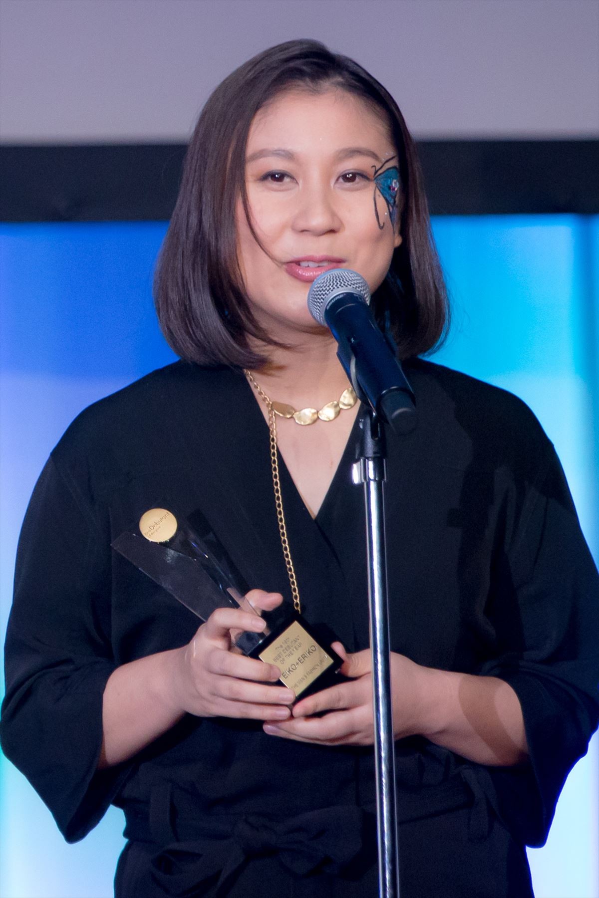 杏、働く母親たちへエール　ムロツヨシらとベストドレッサー受賞