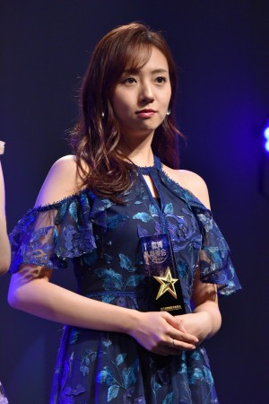 「WEIBO Account Festival in Japan 2019」に登場した新内眞衣（乃木坂46）