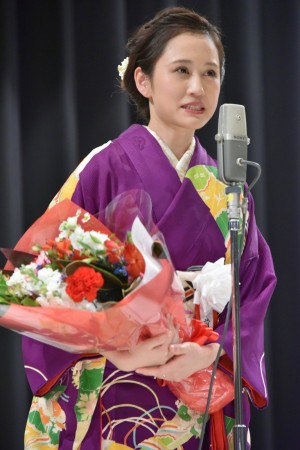 山路ふみ子映画賞贈呈式に登場した前田敦子