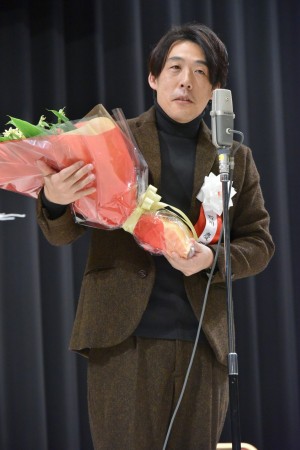 山路ふみ子映画賞贈呈式に登場した石川慶監督