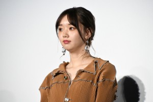 映画『羊とオオカミの恋と殺人』初日舞台挨拶に登場した江野沢愛美