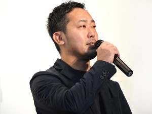 末次成人監督、映画『ハルカの陶』公開記念舞台あいさつに登場