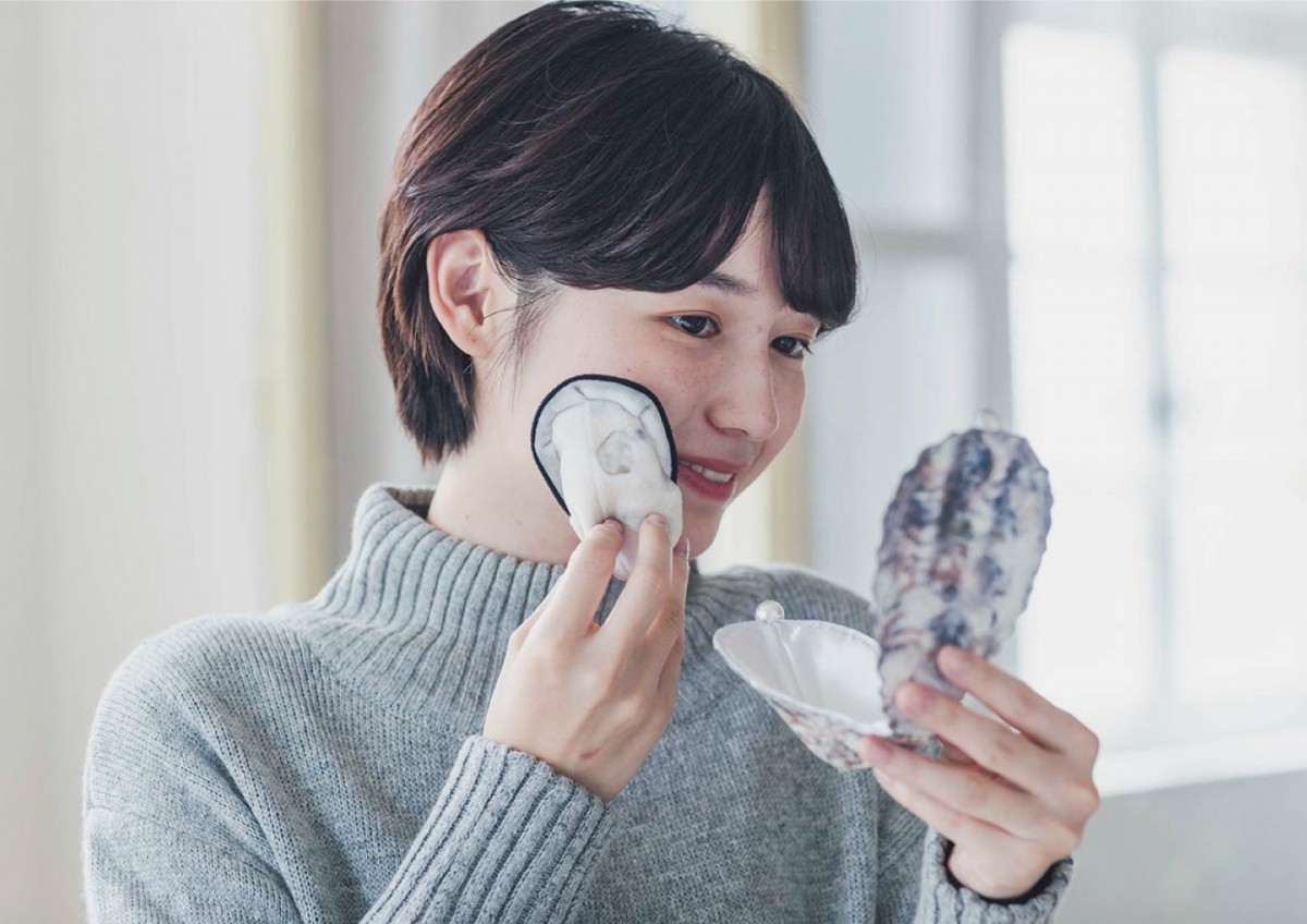 本物そっくりな“牡蠣コンパクト＆クッション”爆誕！　SNSでも話題に