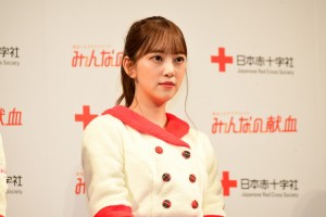 「みんなの献血」クリスマスPRイベントに登場した堀未央奈