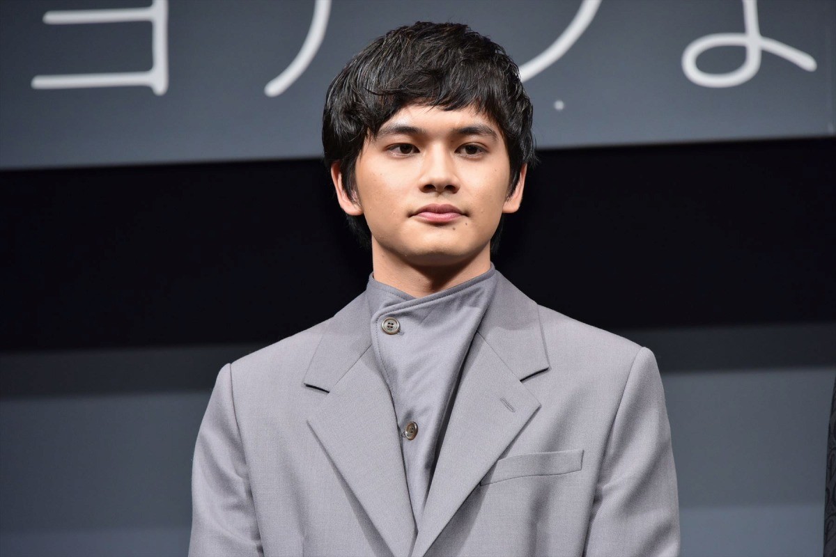 新田真剣佑、“笑かしアドリブ”被害を訴えられるも「僕は楽しかった」