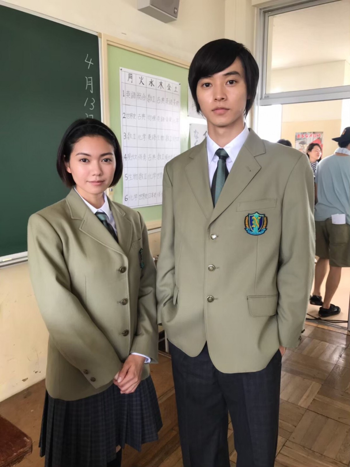 山崎賢人＆二階堂ふみ、“制服レアショット”にファン歓喜「まだまだお似合い」