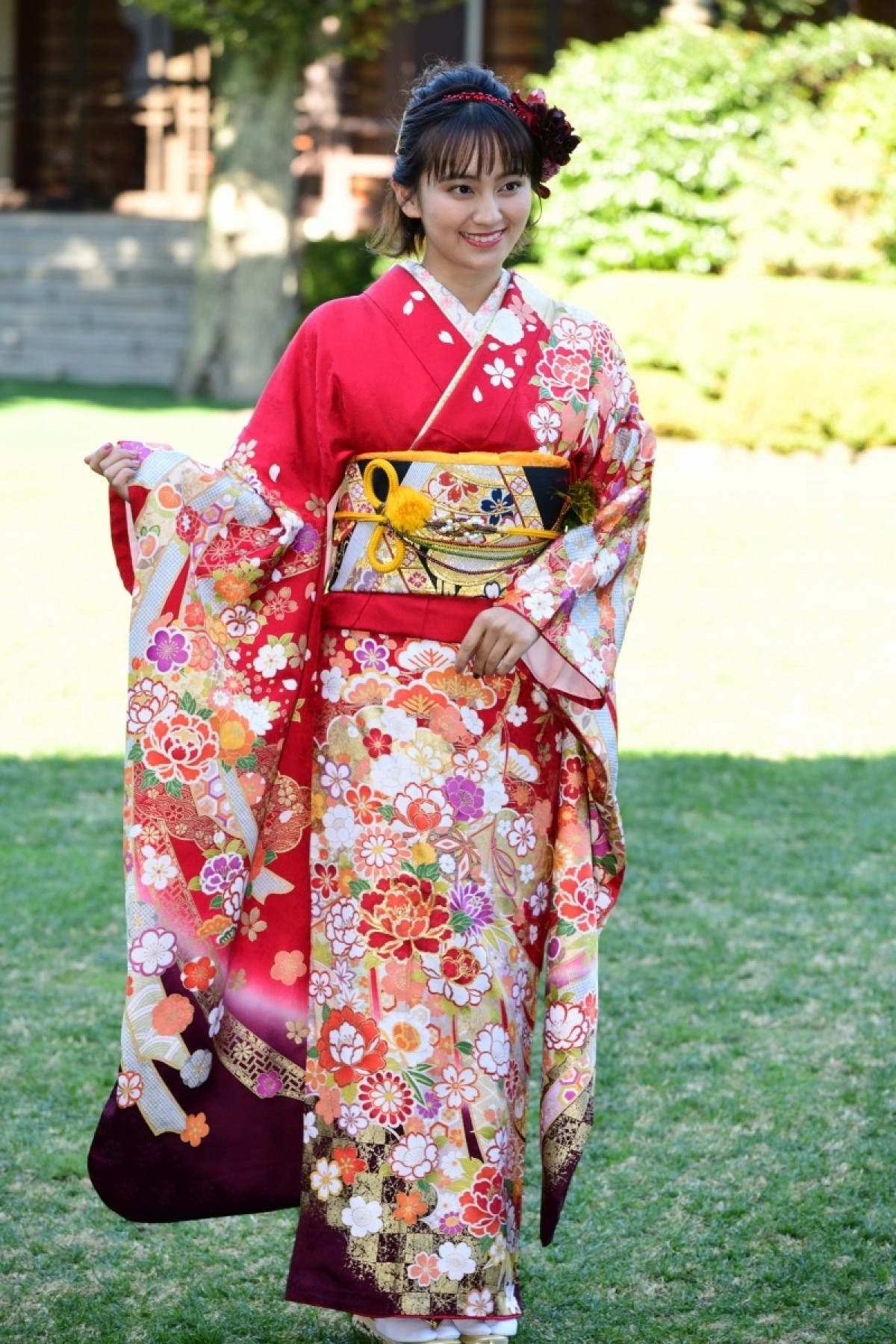 藤田ニコル、艶やかな晴れ着姿を披露　来年は「新しい報告ができそう」
